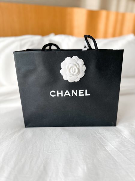 Live on the blog now! My very first Chanel unboxing and experience! 

#LTKitbag