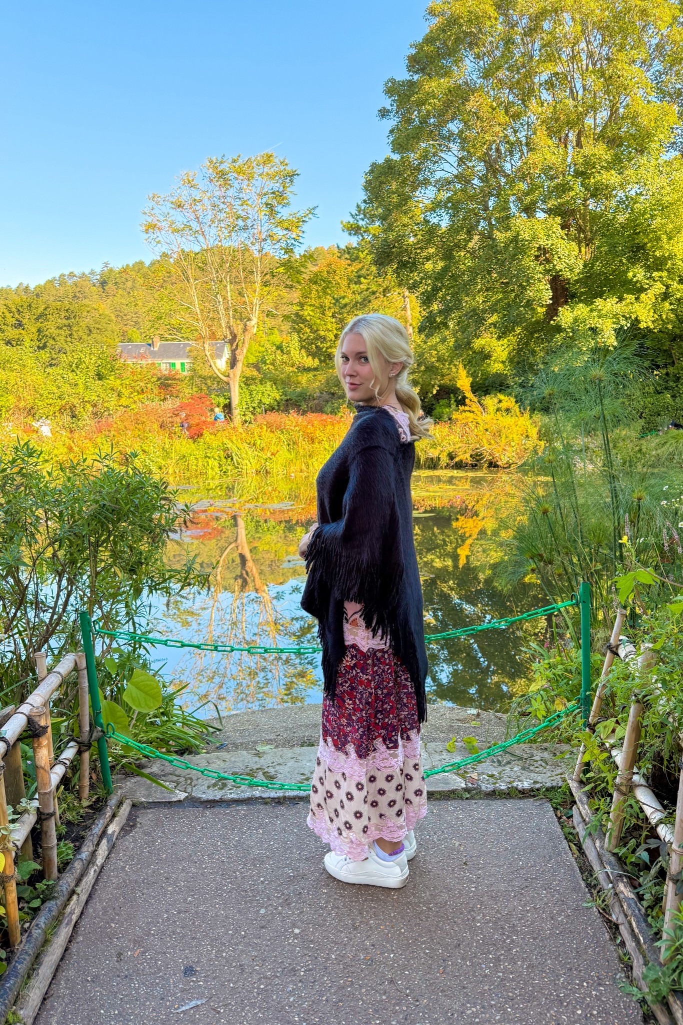 Seriously obsessed with this outfit. The poncho is Molly Bracken soft fringe poncho , it’s one size and comes in so many colors! 

#LTKSeasonal