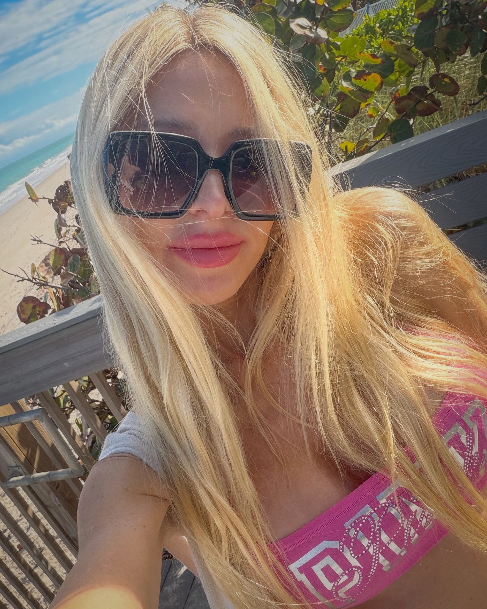 Oversized sunglasses 
Victoria’s Secret pink sports bra 
2000s 

#LTKfitnessgoals #LTKFindsUnder50 #LTKootd