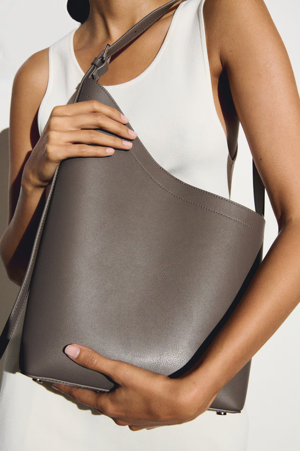 Asymmetric Shopper | H&M (US + CA)