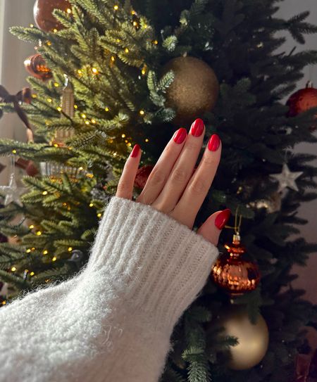 Press on nails, red nails, glamnetic nails, holiday nails

#LTKbeauty #LTKSeasonal #LTKU