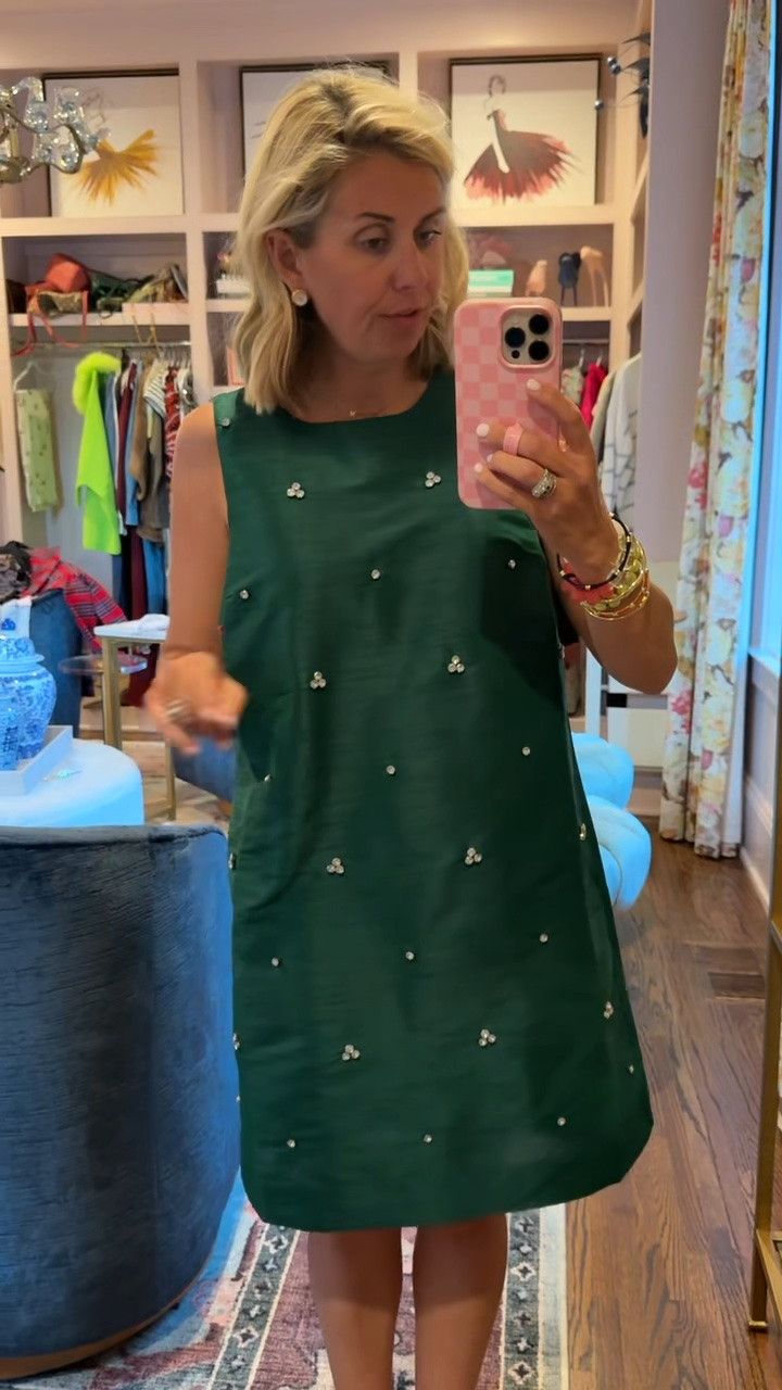 I’m obsessed with Belk’s new holiday collection! I’m in a small dress but need the XS. Gorgeous!