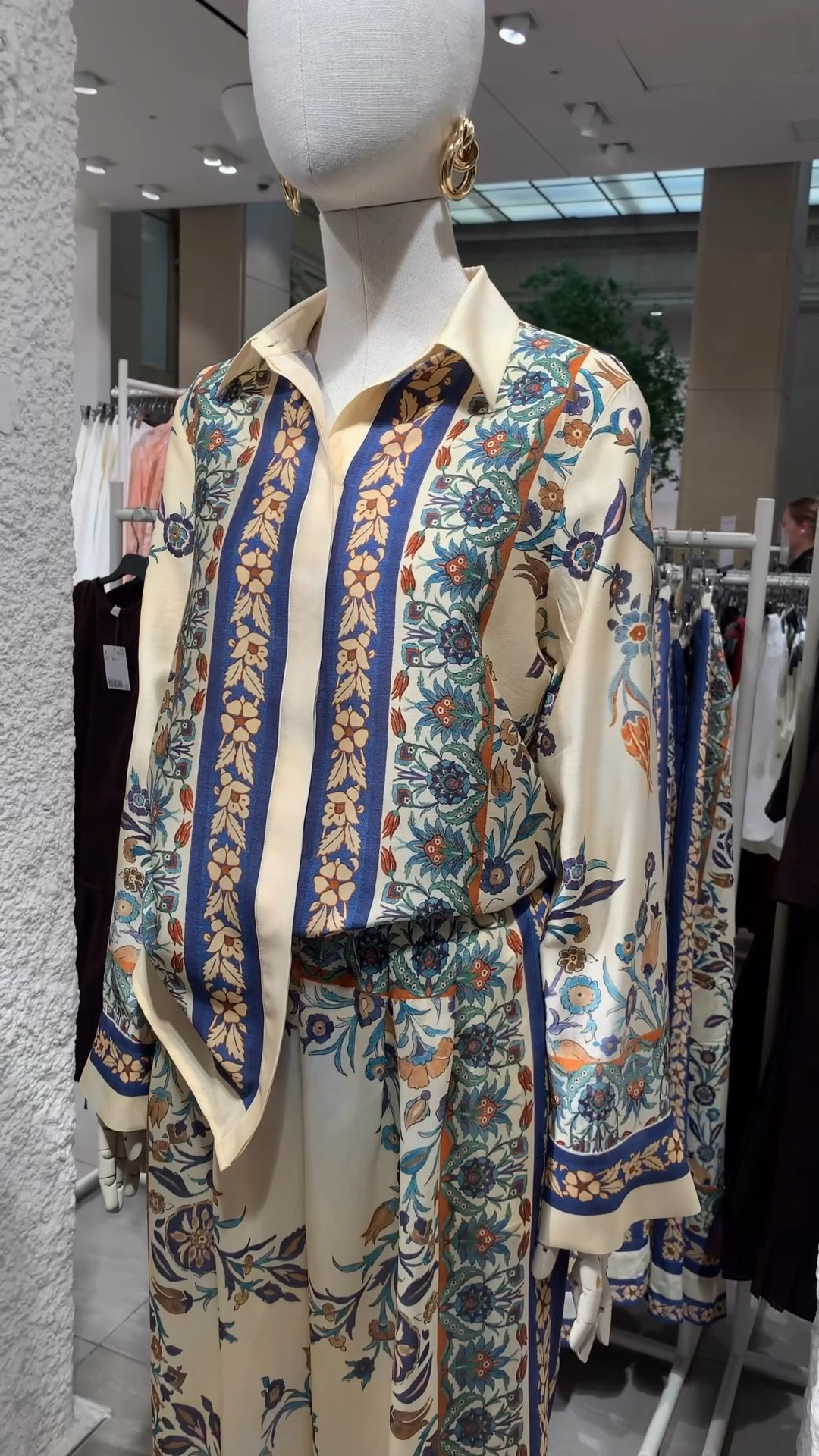 Resort sets 🖤

Tags: oversized poplin shirt, loose-fit poplin trousers, printed resort shirt, H&M new-in, spring summer fashion, city break, elevated basics.

#LTKSpringSale #LTKTravel #LTKSeasonal

#LTKstyletip #LTKsummer #LTKspring