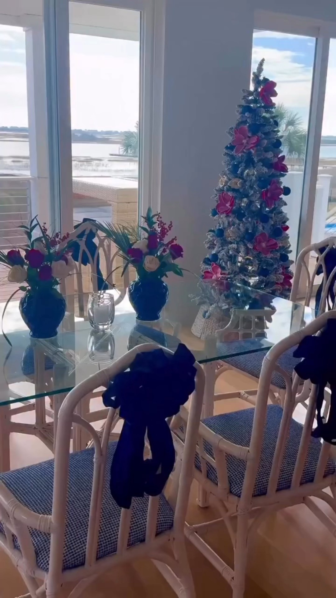 Daytime Coastal Christmas Vibes



#LTKHoliday #LTKHome #LTKSeasonal