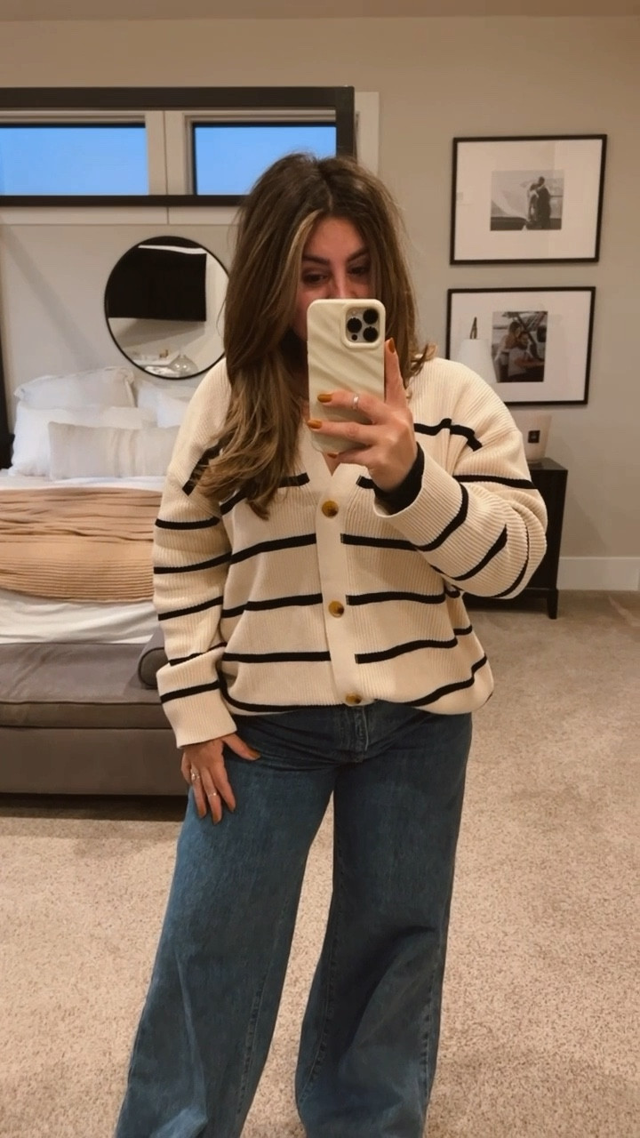 a Thanksgiving outfit option in motion!
I’m into baggy right now and nothing sounds better than a cozy cute baggy fit for thanksgiving 🤎

these Levi’s and phone case are both on sale right now!

top: m | bottoms: 31




#LTKSeasonal #LTKsalealert #LTKmidsize