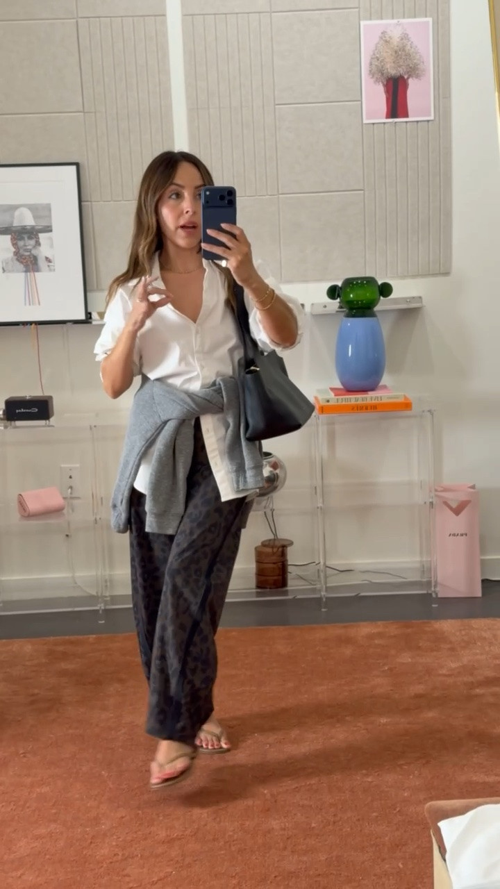 My obsession with @Cuyana bags runs deep! Just got this new bag in & I love the way it fits to my petite frame!

#LTKSeasonal #LTKdayinmylife #LTKmomlife