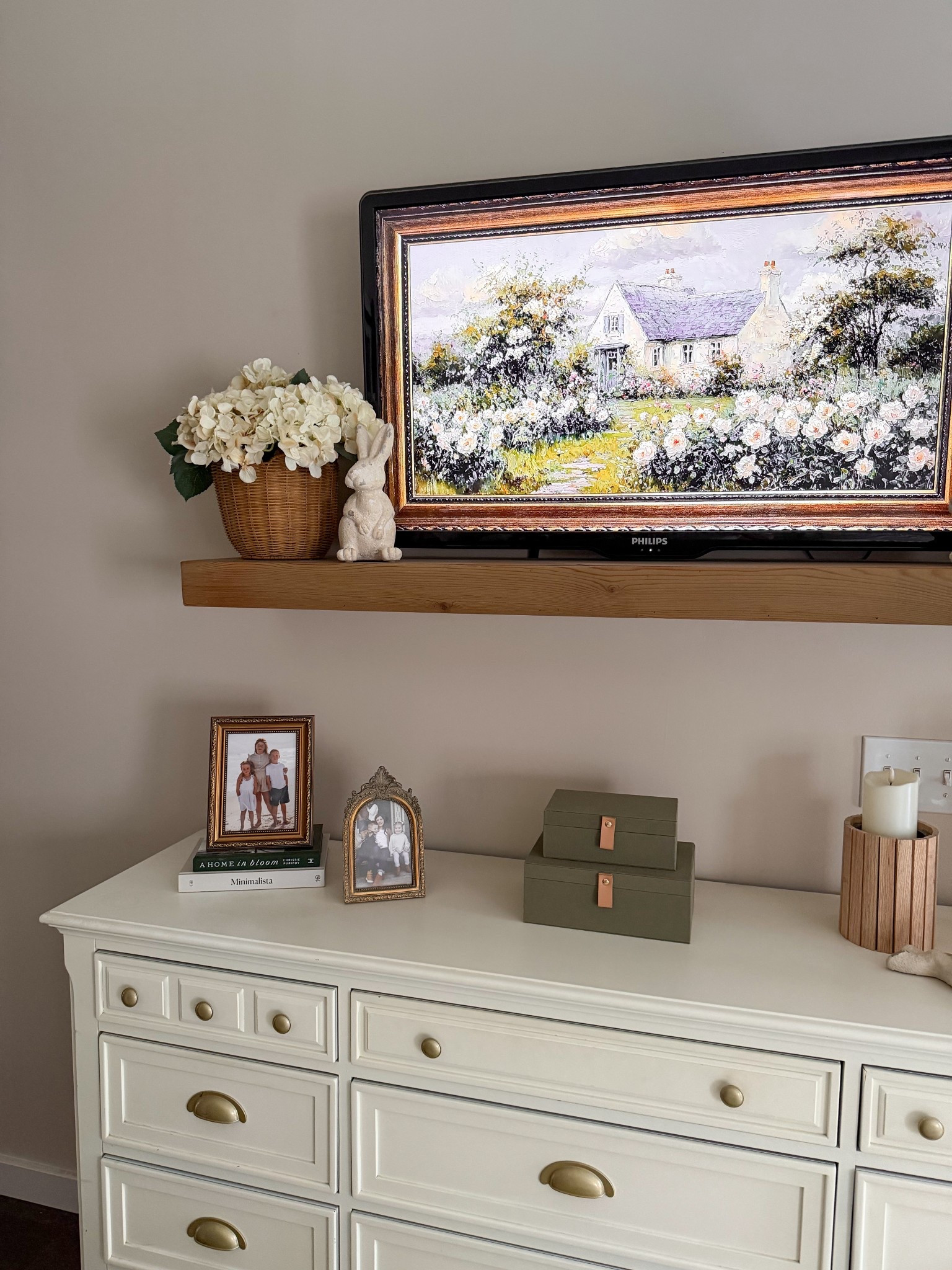 A peek at Spring in my bedroom! 👀🐰🌿

#LTKSpringSale #LTKHome #LTKSeasonal