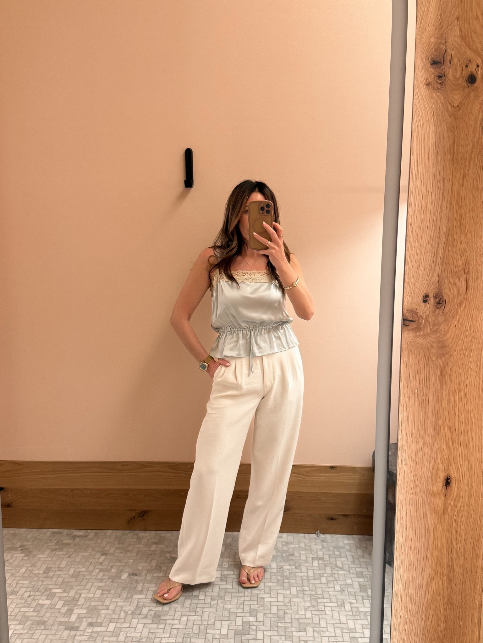 @Aritzia I am in love with these guys pants. I’m wearing size 2 I’m about 118 for reference

#LTKSeasonal #LTKootd