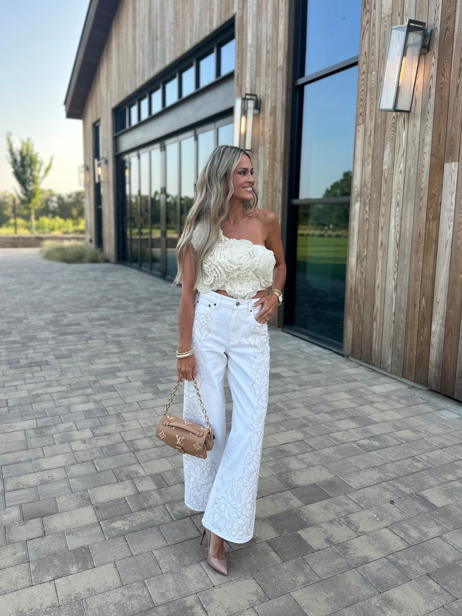 What I wore to the LTKCon welcome party hosted by Abercrombie!

Wide leg jeans run big ⚠️⚠️ - I sized down to 24 - wearing short length

Top- wearing small

#LTKFindsUnder100 #LTKPetite #LTKCon