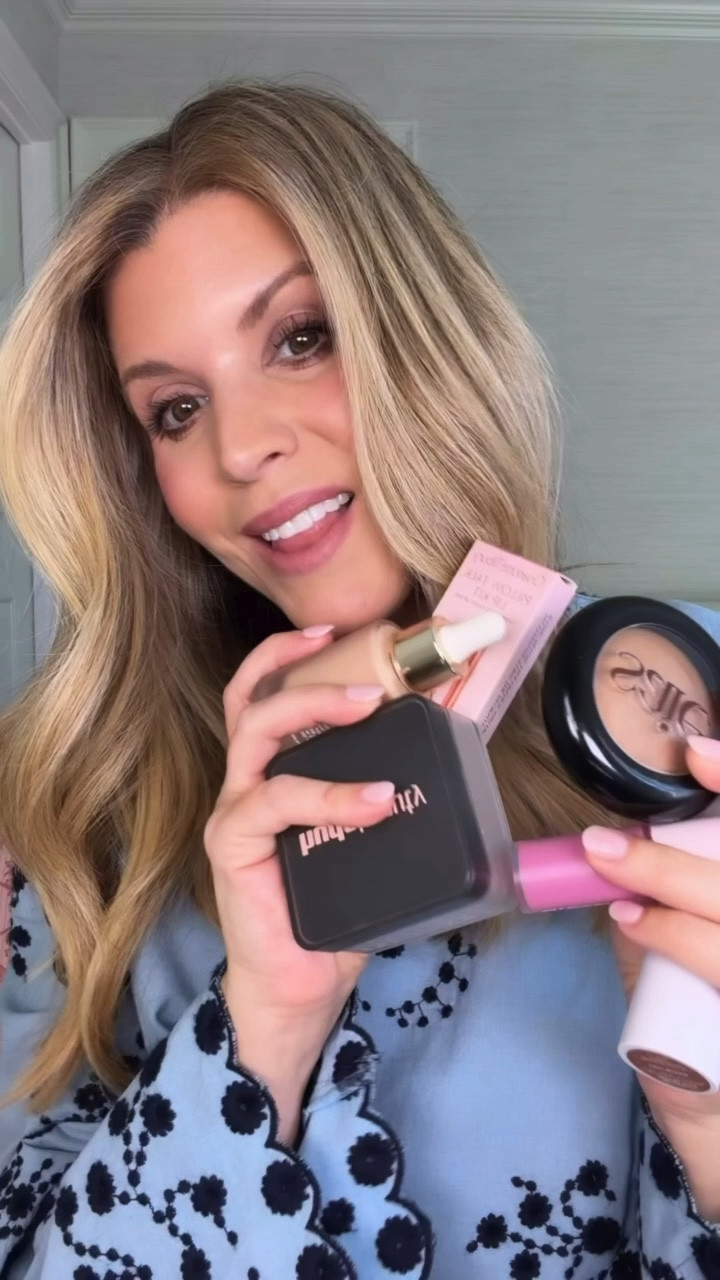 Comment SHOP for links! Let’s start building our carts… because it’s almost that time 🤍

The Sephora Spring Savings Event at Sephora at Kohl’s is right around the corner, and yes—everything is on sale. Makeup, skincare, fragrance, hair, tools… all of it.

Here’s what you need to know before it starts:

April 10–20

• Beauty Insiders get 30% off all Sephora Collection
• PLUS free shipping on all orders
• Use code: SCSAVE

Tier access:
• Rouge: 20% off (4/10–4/20)
• VIB: 15% off (4/14–4/20)
• Insider: 10% off (4/14–4/20)

Not a Beauty Insider? It’s free to join—just sign up with your email and you’re in (and saving immediately).

Colors:
🤍Makeup By Mario Soft Sculpt Bronzing Stick — Light Medium 
🤍Huda Beauty Easy Bake Powder — Pound Cake
🤍Charlotte Tilbury Pillow Talk Lip Kit — Fair 
🤍Saie Bronzer — Amalfi 
🤍Patrick Ta Double Take Cream & Powder Blush — Thank Me Later 
🤍MAC Paint Pot — Painterly 
🤍Sephora 12H Retractable Eyeliner — 10 Matte Brown 
🤍Merit Eyeshadow — Iris 
🤍Anastasia Brow — Taupe

If you’ve been waiting to restock or try something new… this is your moment.

#kohlspartner #sephoraatkohls

#LTKgrwm #LTKBeauty #LTKOver40