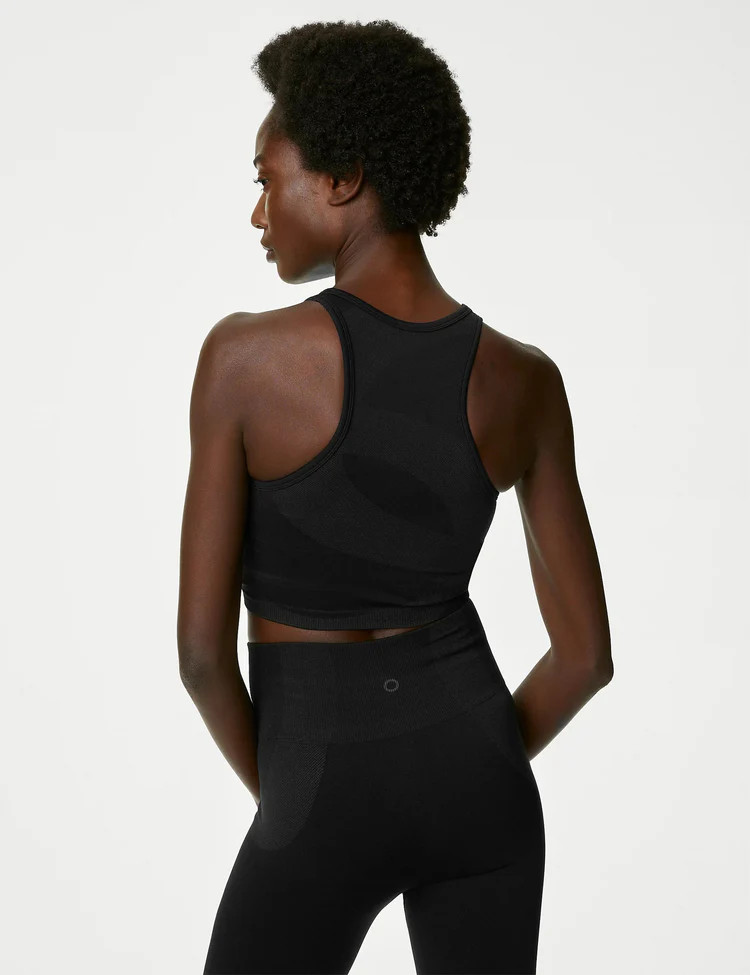 Goodmove | Scoop Neck Seamless Crop Top - Black | The Sports Edit | The Sports Edit