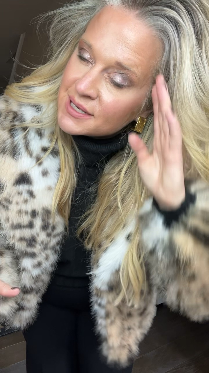  ✨Tap the bell, save and ❤️ for over 40 fashion, midlife style, midsize fashion and luxury looks for less. 

Hello ladies! Loving these few pieces. Fur is insanely good and how cute is this Rudolph, the red nose, reindeer sweatshirt?

👑"Helping you look good, feel good!" - Lindsey Denver


#LTKHoliday #LTKMidsize #LTKOver40