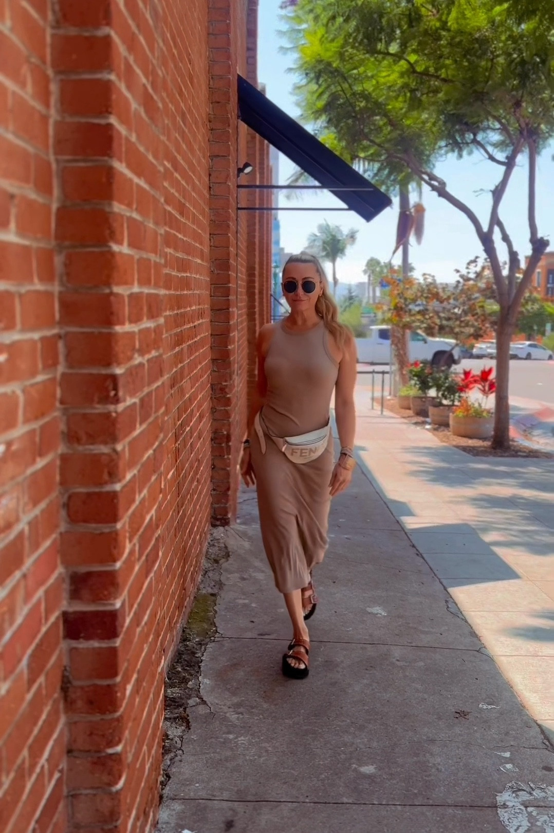 Found this neutral maxi dress under $30 from Kohls!  

#LTKFindsUnder50 #LTKFallSale #LTKCon