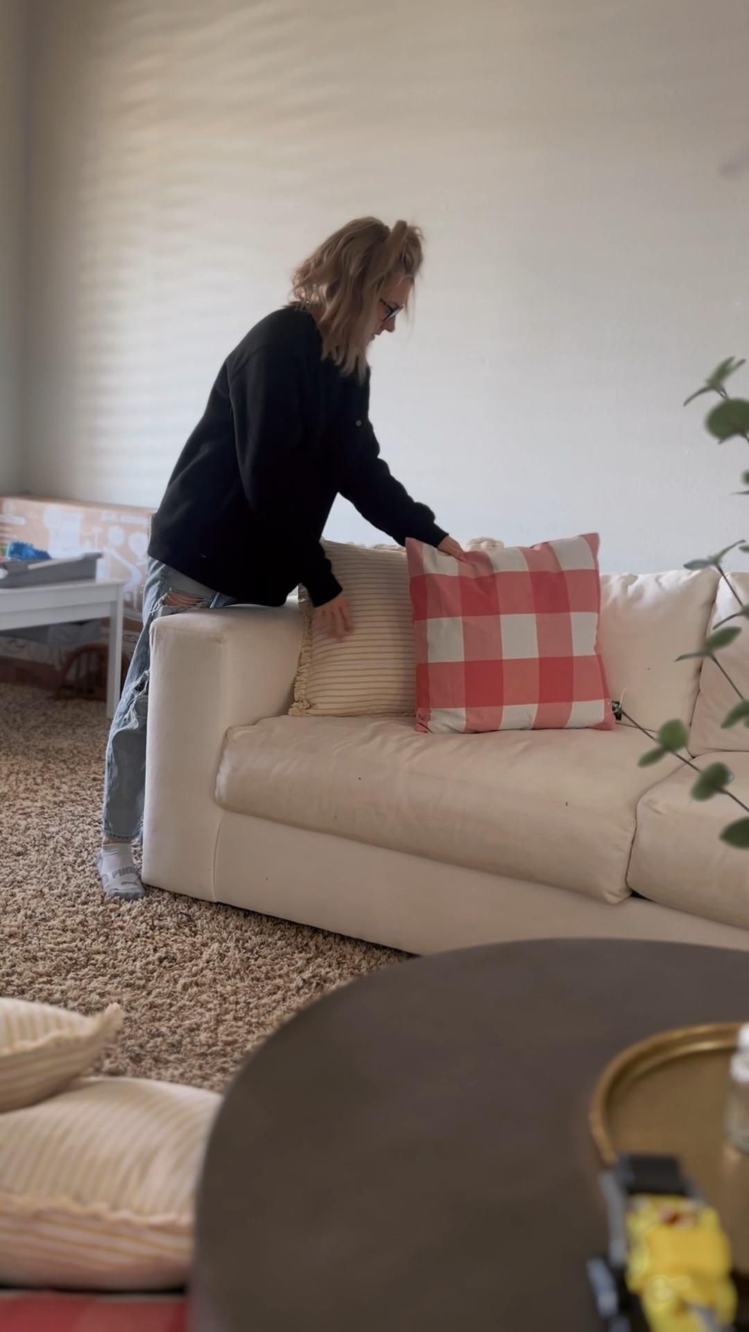 MOM HACK MONDAY: make holiday decorating easy with pillow covers 



#LTKhome #LTKfindsunder50 #LTKVideo