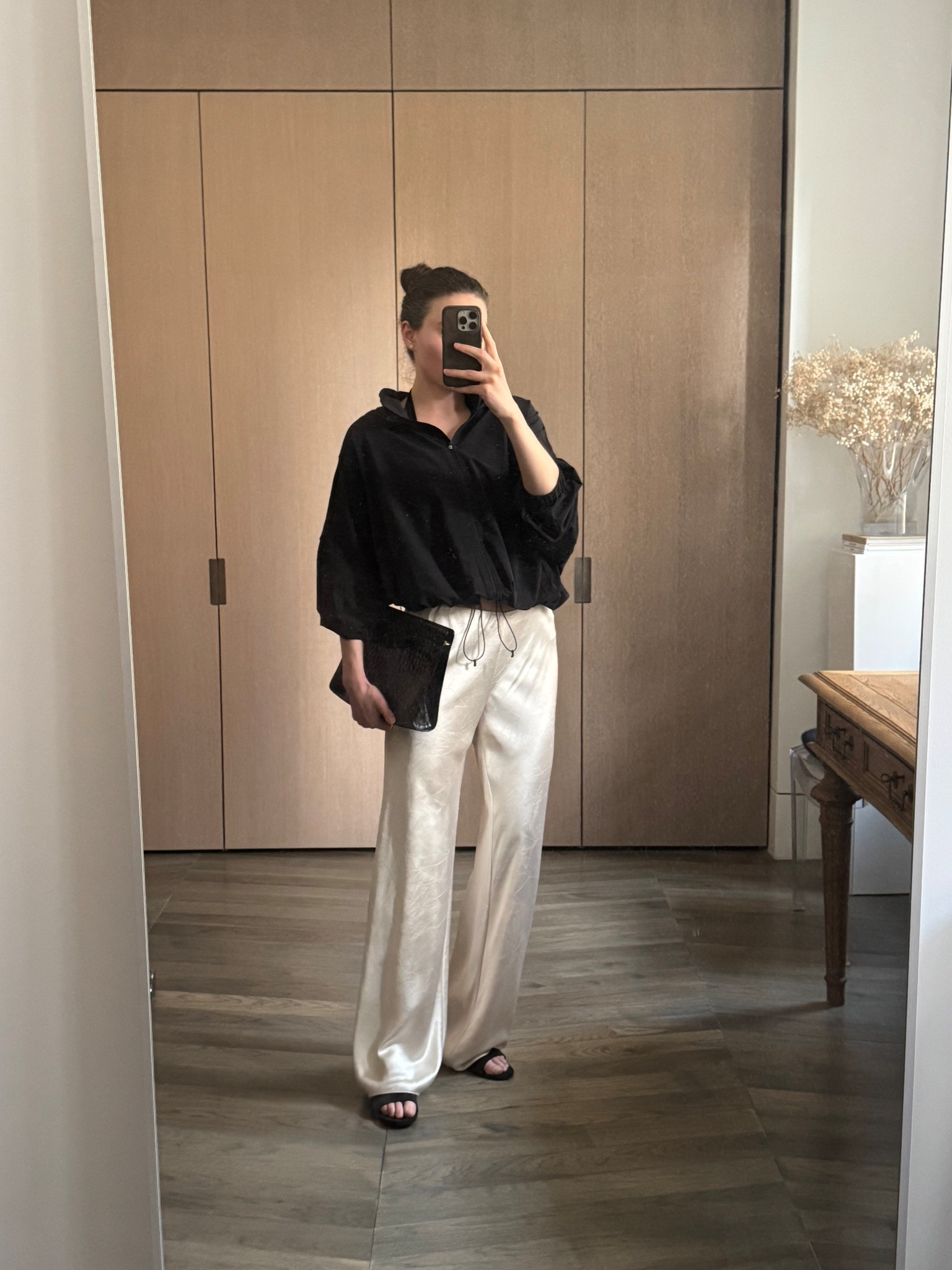 Wearing an XXL in the windbreaker and small in the pants 

#LTKShoeCrush #LTKItBag #LTKStyleTip