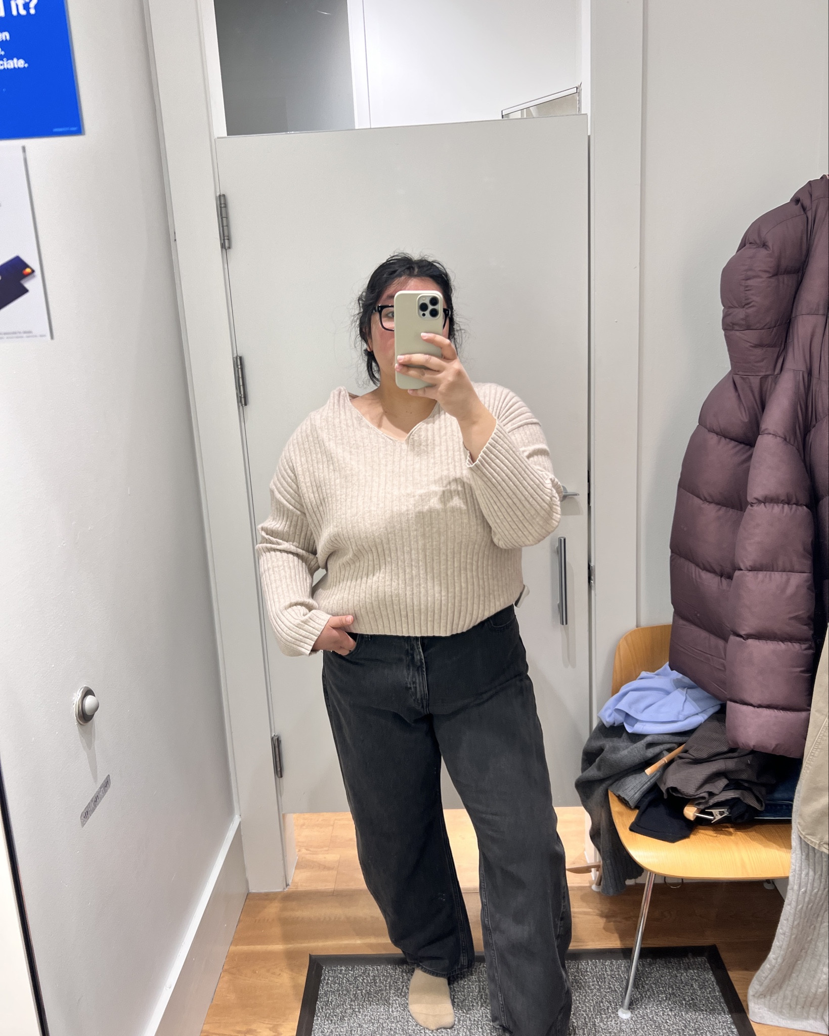 These Barrel jeans are 30% off right now. I snagged these in black and Flannel taupe beige. 

Sizing: 
Wearing size 34 Regular (tts for non stretch denim) 

gap pants, black barrel jeans 

#LTKPlusSize #LTKSaleAlert #LTKWatchNow