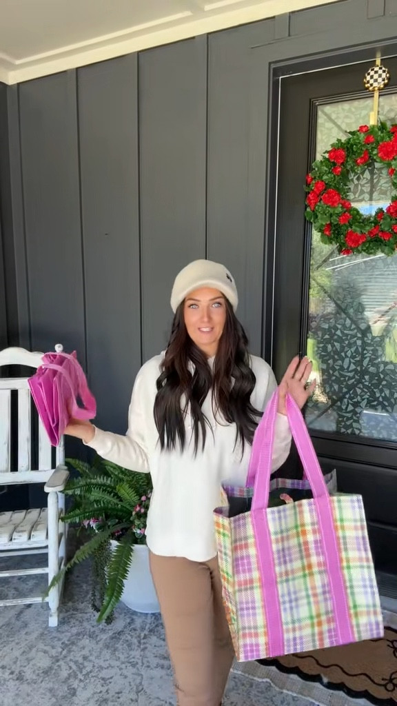 these are the bags that made grocery runs way easier than i expected… they actually stand up in the cart so you’re not fighting everything while loading ♡ i use them for quick store trips, bigger hauls, even just throwing stuff in the car… and they hold their shape the whole time which makes unloading so much faster

#ltkhome #everydayessentials #momlife #groceryhaul #homefinds