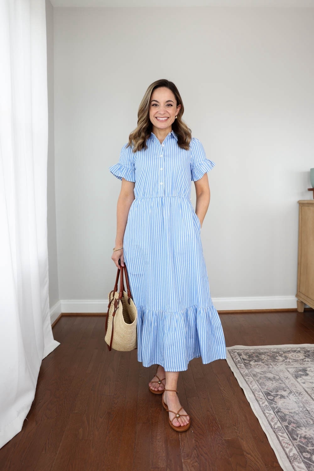 A petite-friendly dress I would wear to a graduation! 

Midi Dress (J.Crew Factory): Petite XXS 
Dress is true to size. Unlined, but not sheer. 

Shoes are true to size. 

My sizing for reference: I'm 4'10" and weigh 105lbs. My measurements are 32", 24", 36". I have a 25" ankle inseam and typically wear petite xxs/00/24. 

 

#LTKPetite