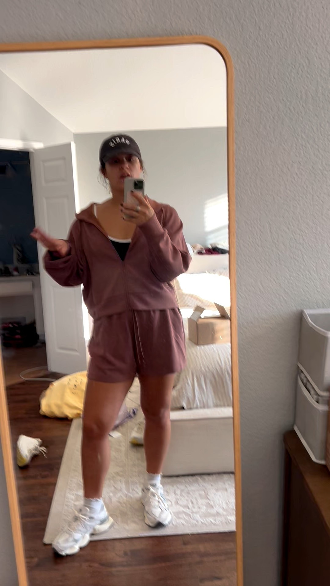 Literally the best sweatsuit fabric ever, it’s BUTTER

#LTKFindsUnder100 #LTKActive #LTKSeasonal