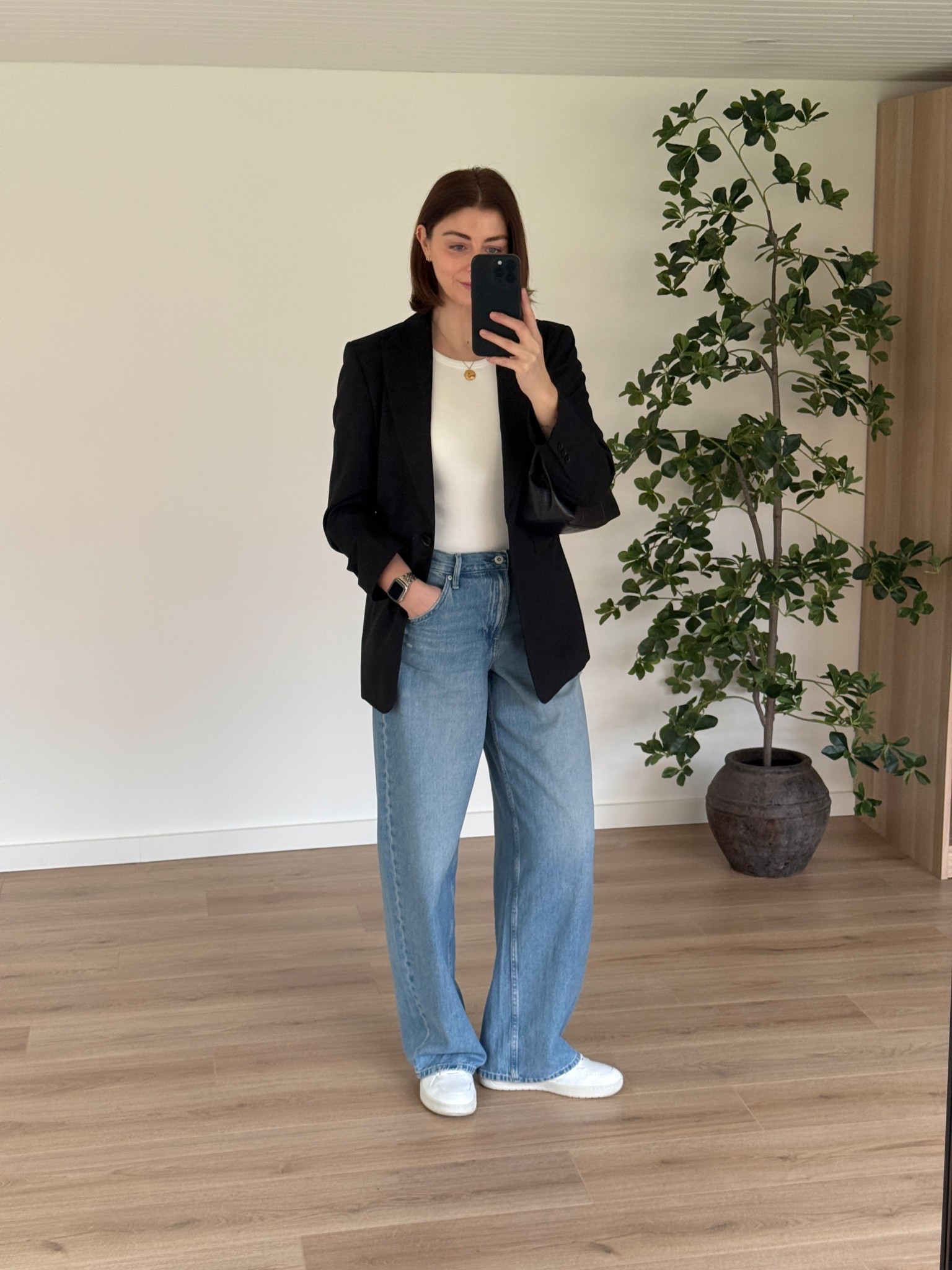 These Uniqlo jeans tick the comfort box. They’re a relaxed fit with a slight barrel leg and are made from a lyocell and cotton blend fabric so they don’t feel stiff and rigid. They come in 4 colours and 3 leg lengths.

For reference I’m a UK size 10, 5’9 with a 28” waist and a 34” inseam and I’m wearing a size W28L33. They are a little bit big on the waist so I could have sized down to a 27 but I’m ok with a bit of extra space.

#LTKspring #LTKjeans #LTKuk