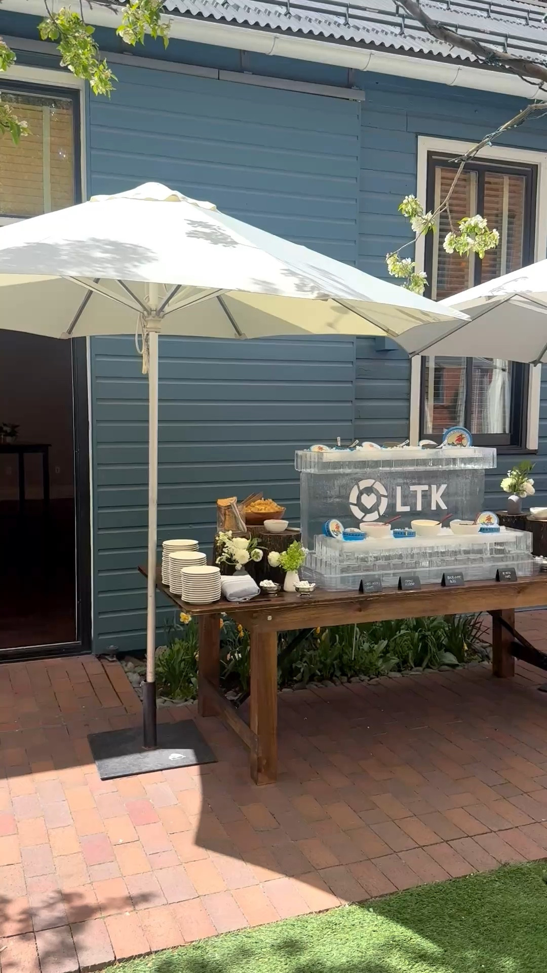 This caviar bar setup was next level, great party inspo! 