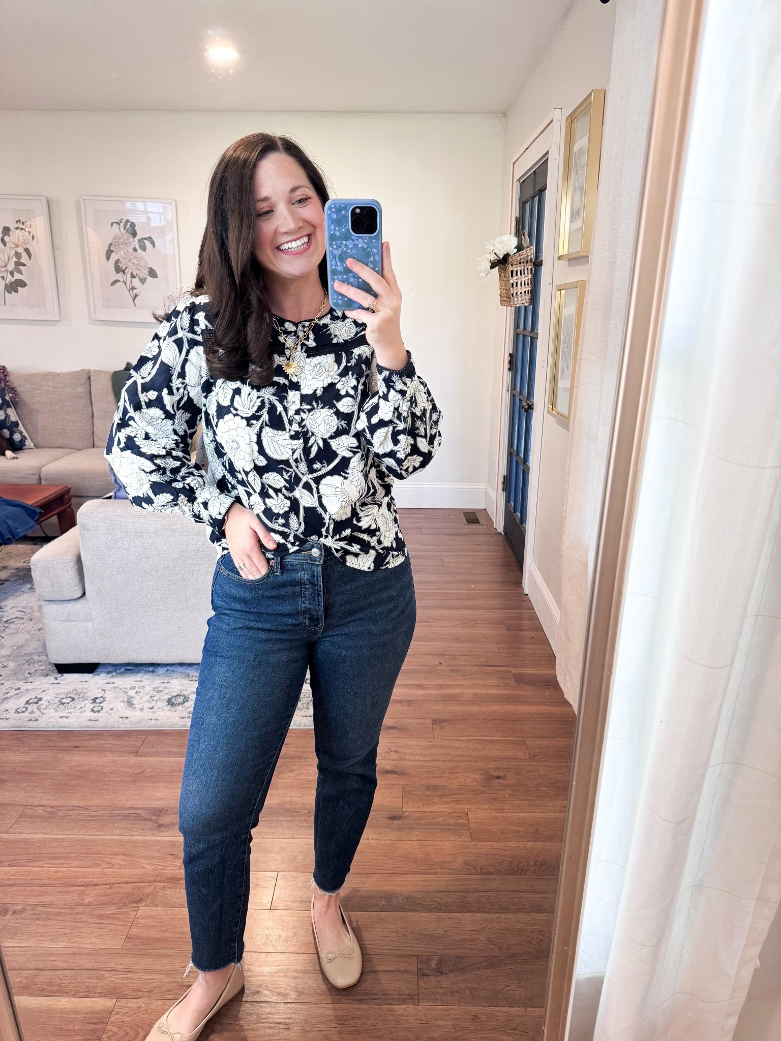 Spring outfit ideas. Work outfit. Blouse 