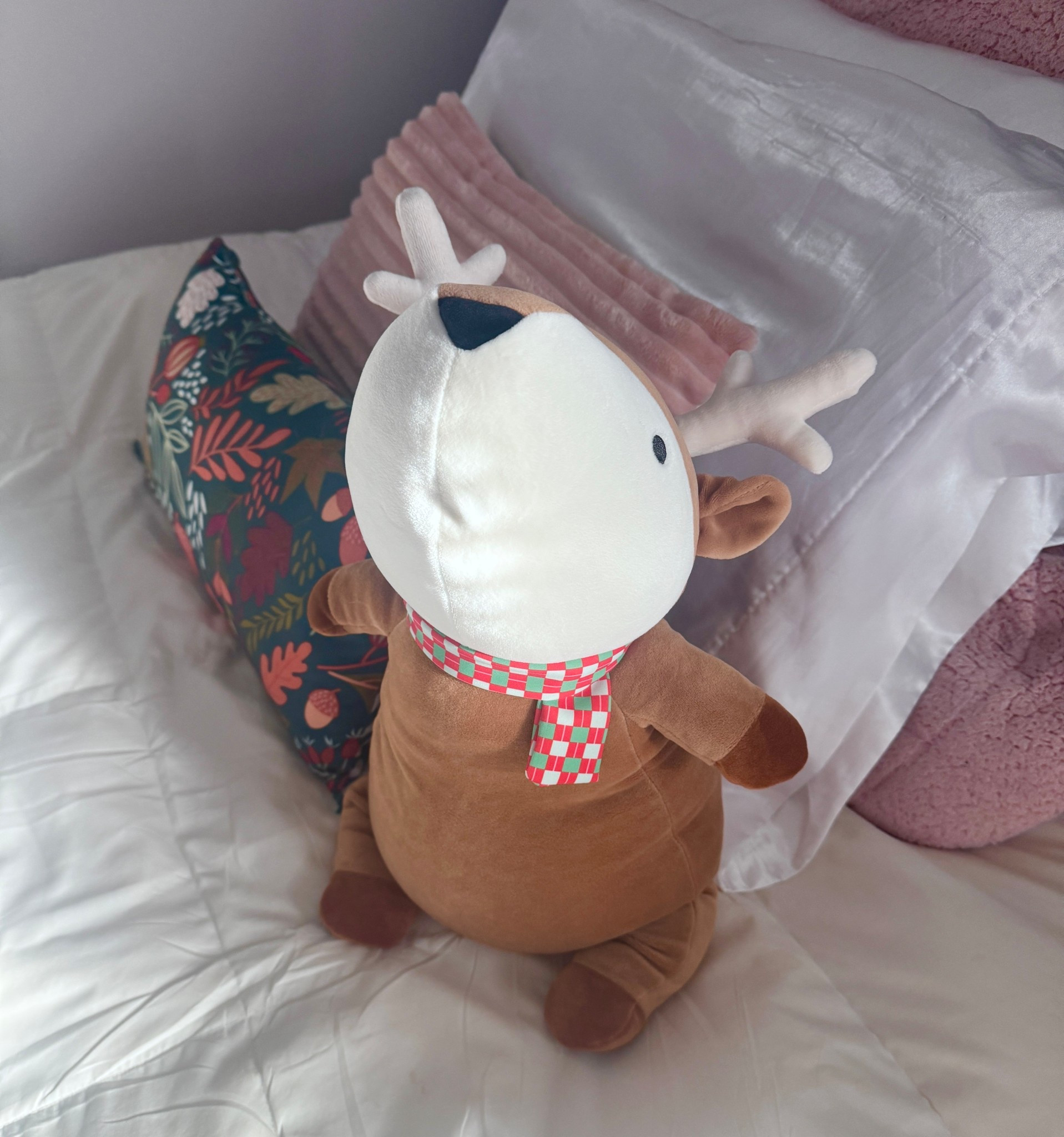 My teen girl got this weighted holiday deer and I kid you not, it goes everywhere with her….in bed, on the couch, in the car. Makes a great pillow! And so adorable.


#LTKKids #LTKHoliday #LTKGiftGuide