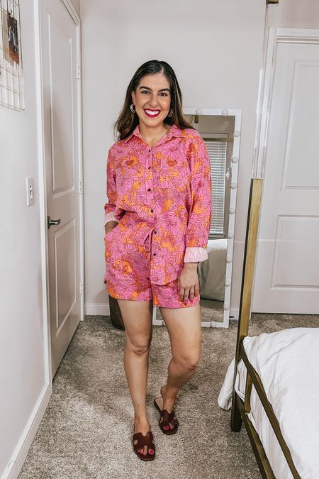 Cutest Set! Summer sets are in and so comfortable. Love this floral print set for lounge and travel. Wearing XS. Also in other colors. 

Target Style | Travel Outfit 




#LTKSeasonal #LTKFindsUnder50 #LTKTravel