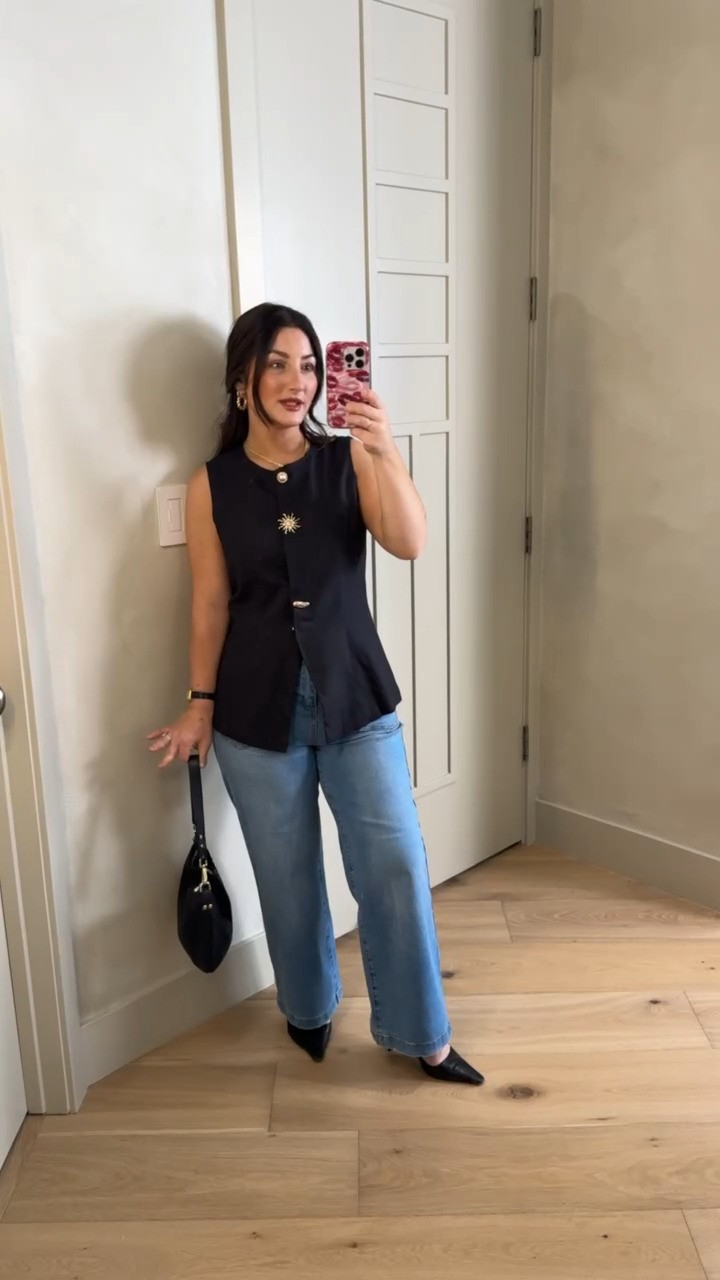 Love the button details on this top! 
Top size small, jeans size 6

5'0" 140lbs
 Petite friendly

#LTKdayinmylife #LTKootd #LTKPetite