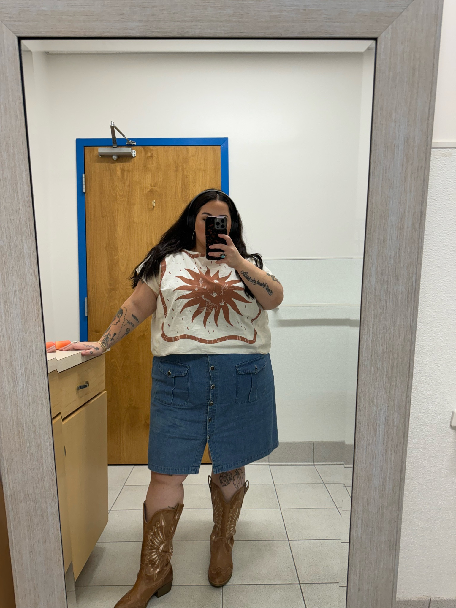 The dress is thrifted but I linked some options! As for the shirt, I linked one by the same artist, she has tons! 

#LTKPlusSize #LTKStyleTip #LTKSummerSales