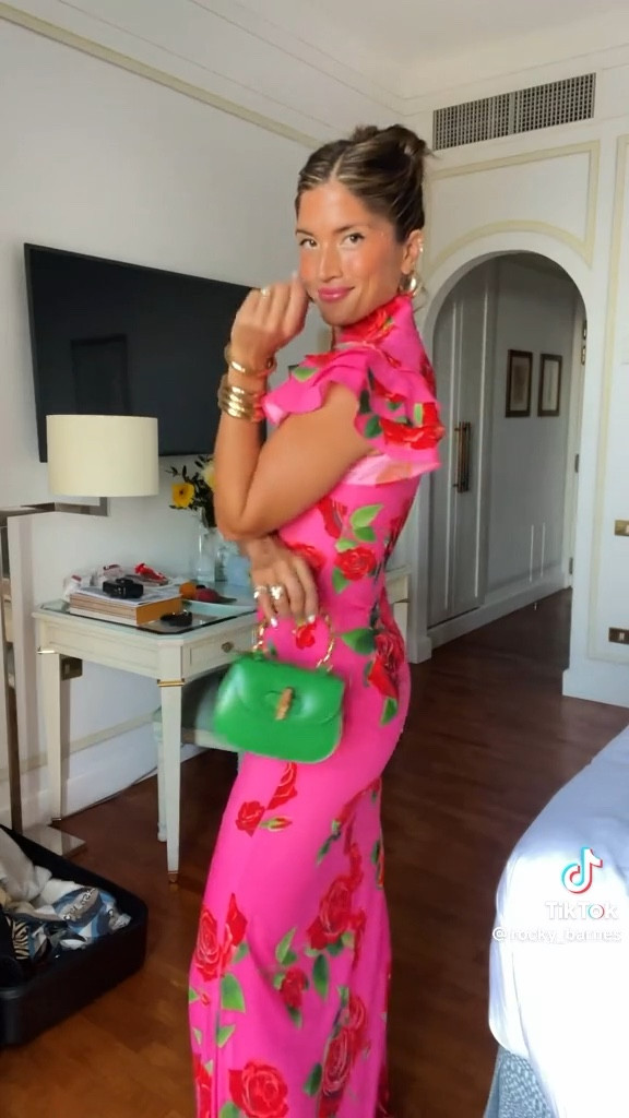 Loving all the color for Portofino tonight!

#LTKshoecrush #LTKstyletip #LTKFind