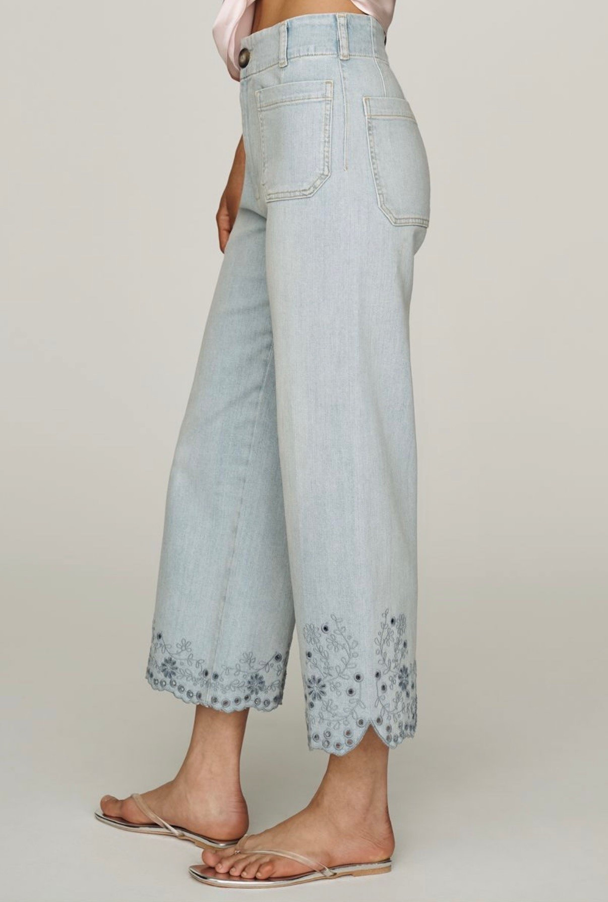 The detail on these jeans is everything 🤍 The Eyelet Crop Wide-Leg fit is that perfect mix of relaxed + put-together… like you didn’t try, but you definitely did. ;)

Shop the look on my LTK 🤍 These jeans are a whole moment—don’t sleep on them.

#LTKStyle #LTKFashion #WideLegJeans #DenimStyle #OOTD #FashionInspo #EverydayStyle #EffortlessStyle #DenimLove #StyleFinds #SpringStyle #ClosetStaple #Fashion