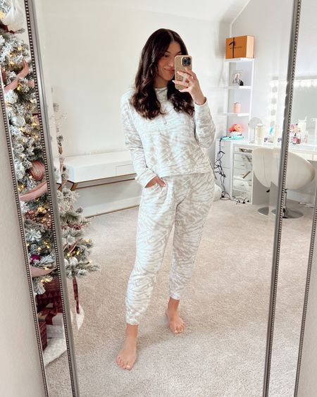 Travis Mathew’s new cloud collection is EVERYTHING! Seriously softest garment I own😍

Loungewear, comfy casual style

#LTKSeasonal #LTKHoliday #LTKmidsize