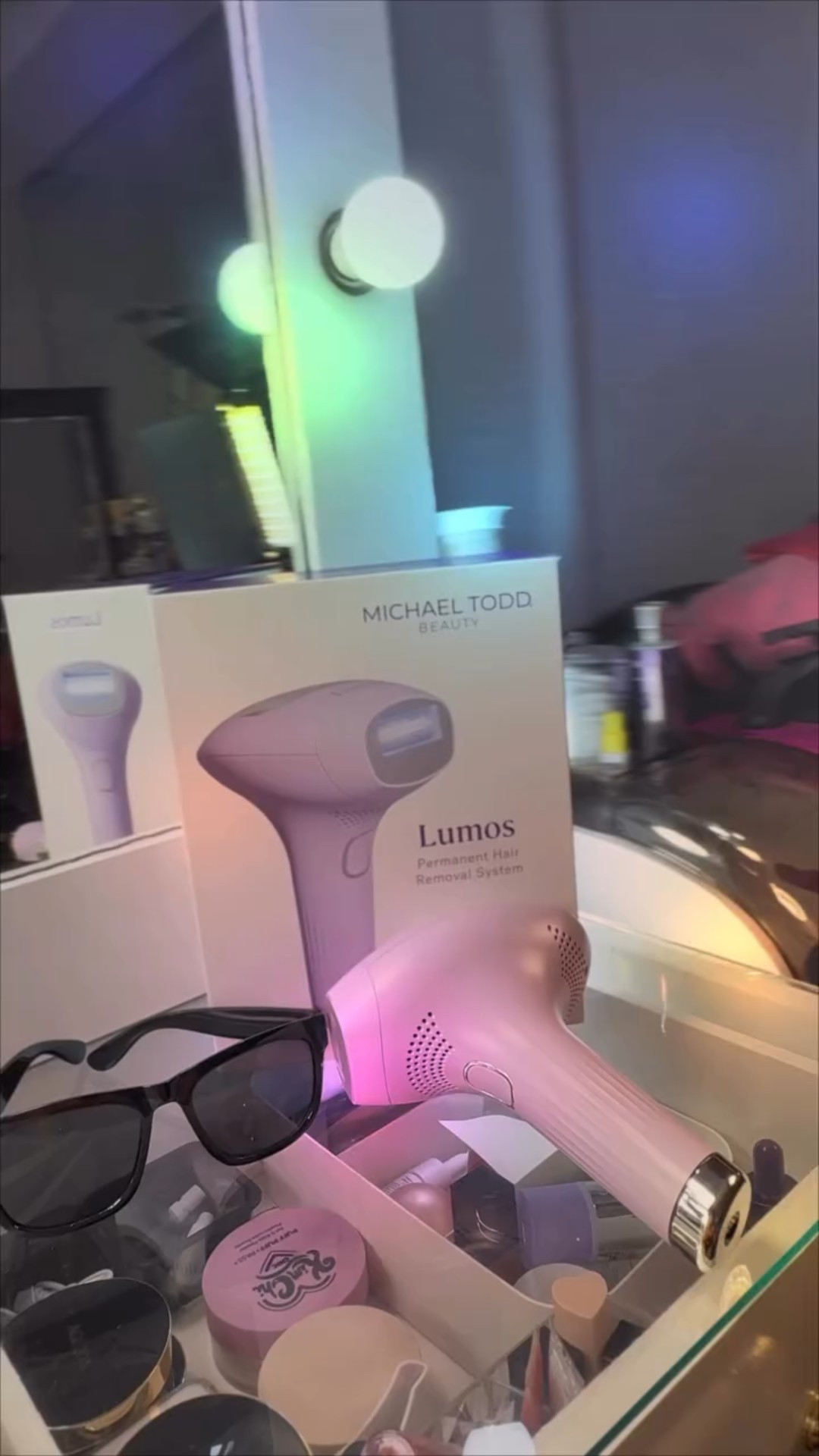 ✨ Acompáñenme en mi segunda sesión con el Lumos IPL 💕
Desde la primera noté cambios y ahora mi piel se siente cada vez más suave 😍
Estoy usando el nivel 3, con la tecnología COOLMAX ❄️ para mantener la piel fresca mientras elimino el vello 🔥
Me encanta poder hacerlo desde casa, sin dolor y con resultados visibles 💫

¿Quién más ha probado depilación con luz IPL? 👀💖
Cuéntenme si les gustaría ver mi progreso en la próxima sesión 👇

#LumosIPL #DepilacionDefinitiva #BeautyHack #PielSuave #AdiósVello #BeautyRoutine #BeautyEnCasa #SkincareTech #InnovacionBelleza #CuidadoPersonal #BeautyLover #BeautyGadgets
@michaeltoddbeauty