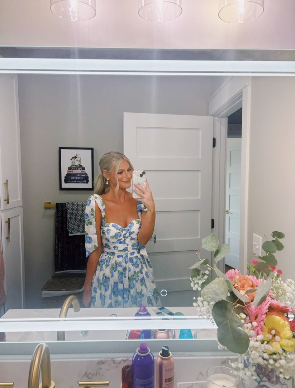 The most stunning dress! 🩵