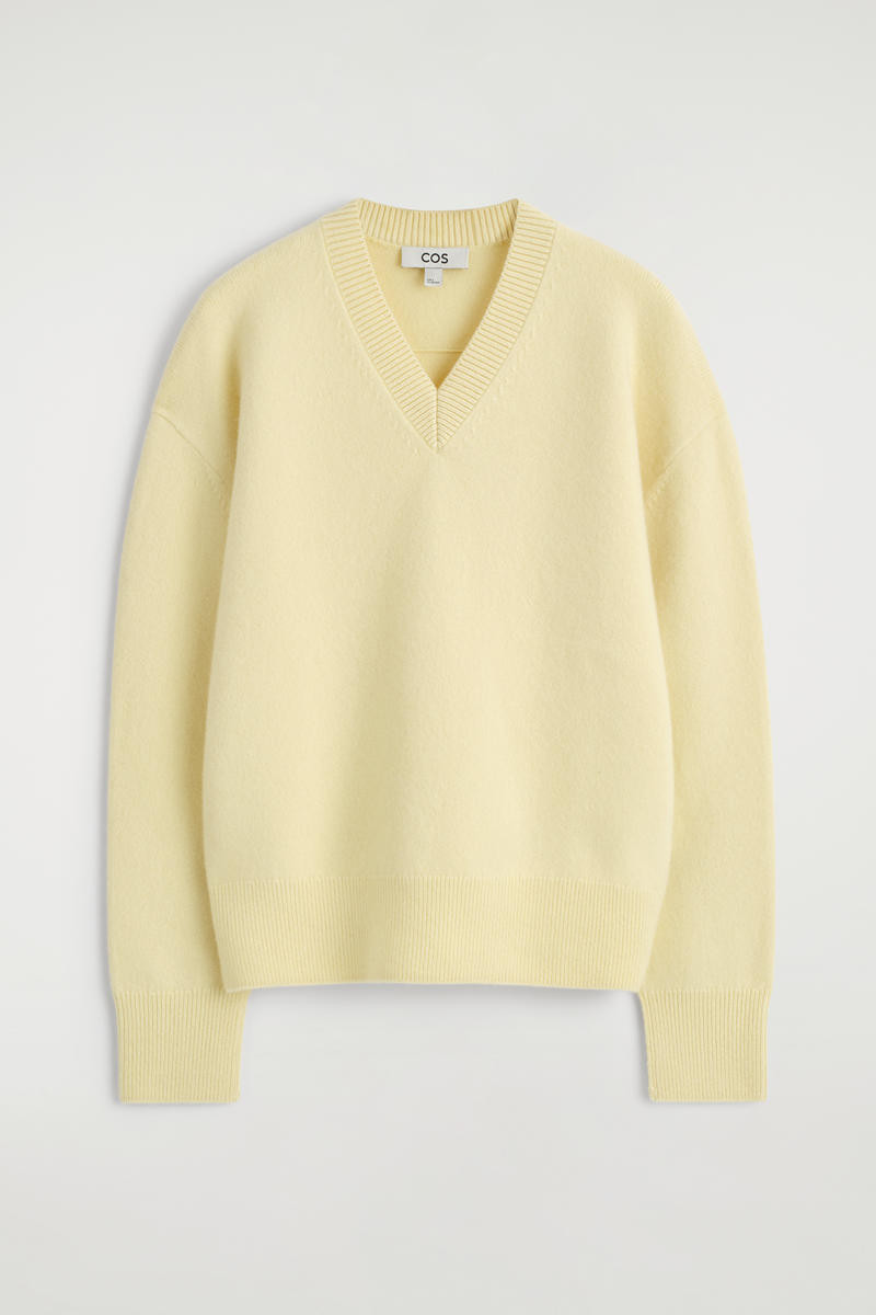 Rounded Wool V-Neck Jumper | COS UK