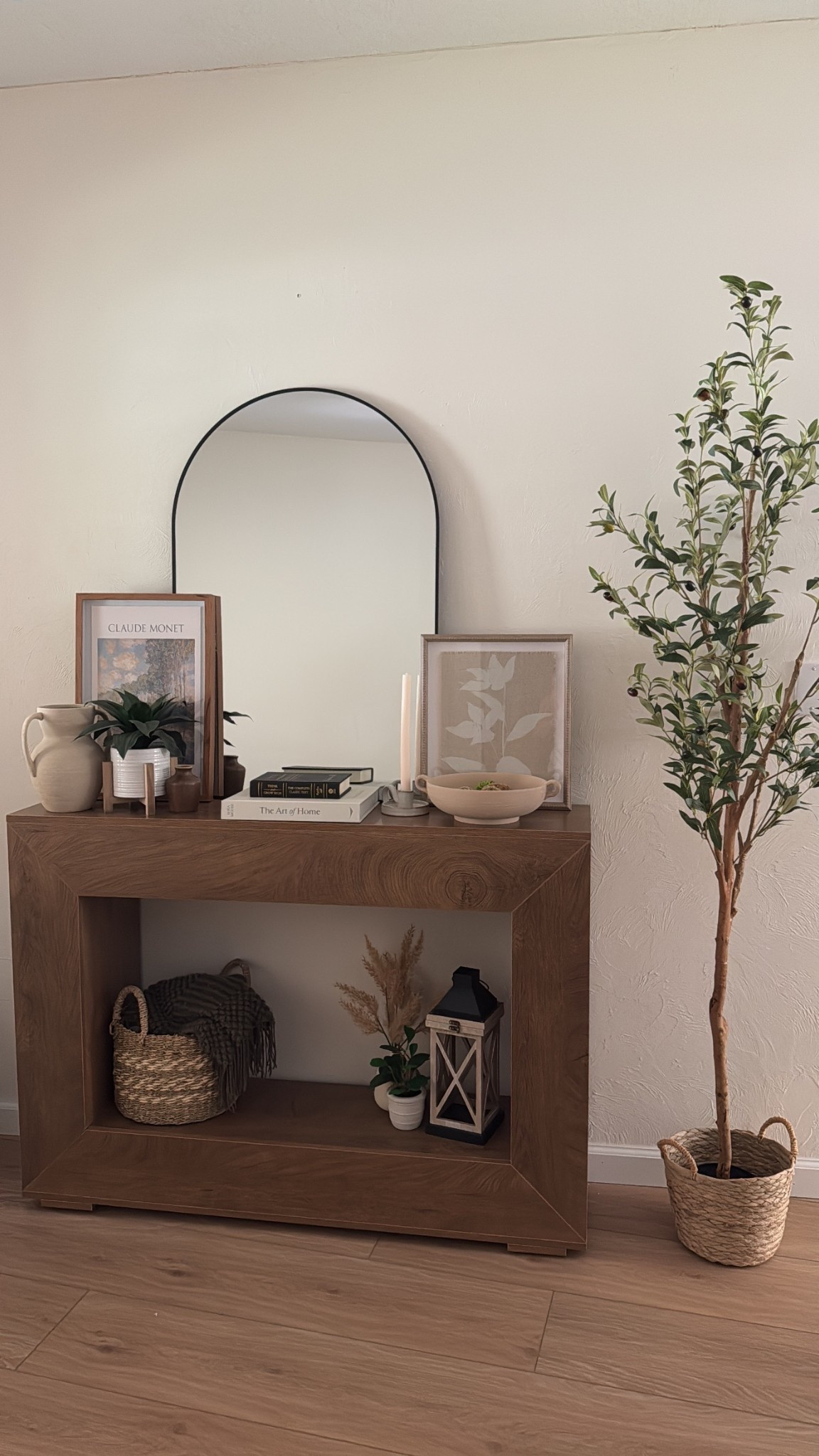 Entryway table 🪞 

#LTKFamily #LTKSaleAlert #LTKFindsUnder100