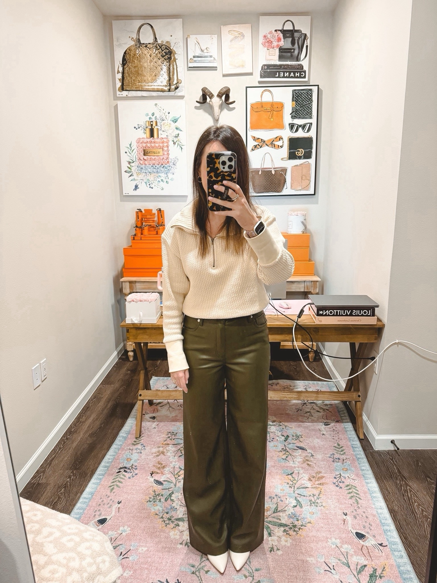 Blanknyc faux leather olive wide leg pants (size 25)



#LTKstyletip #LTKfindsunder100 #LTKSeasonal