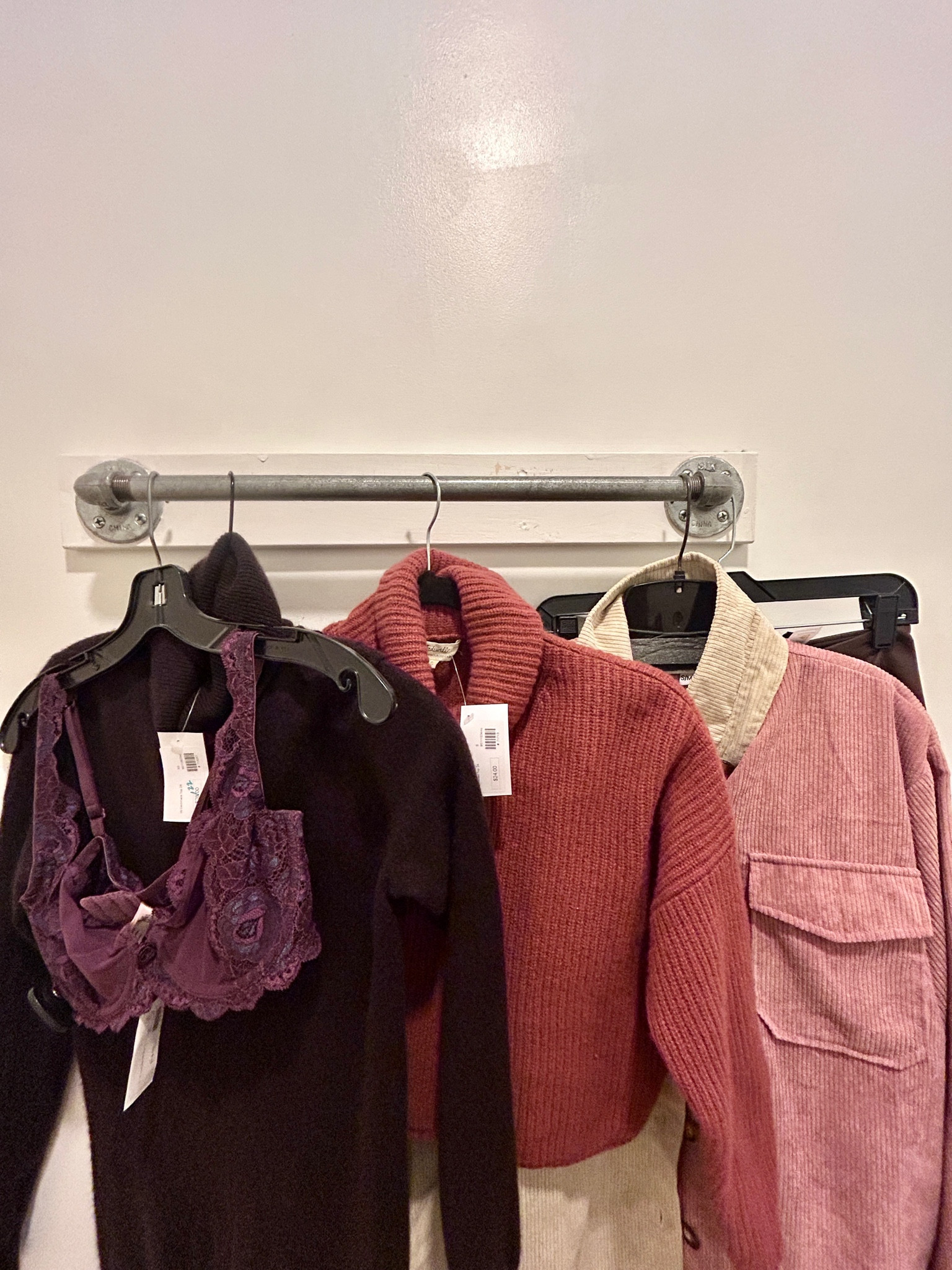 thrift haul 😌✨i have a lot to share from this one so folllowww to keep updated - madewell, bloomingdale’s, victoria’s secret, and more 

#LTKSeasonal #LTKStyleTip