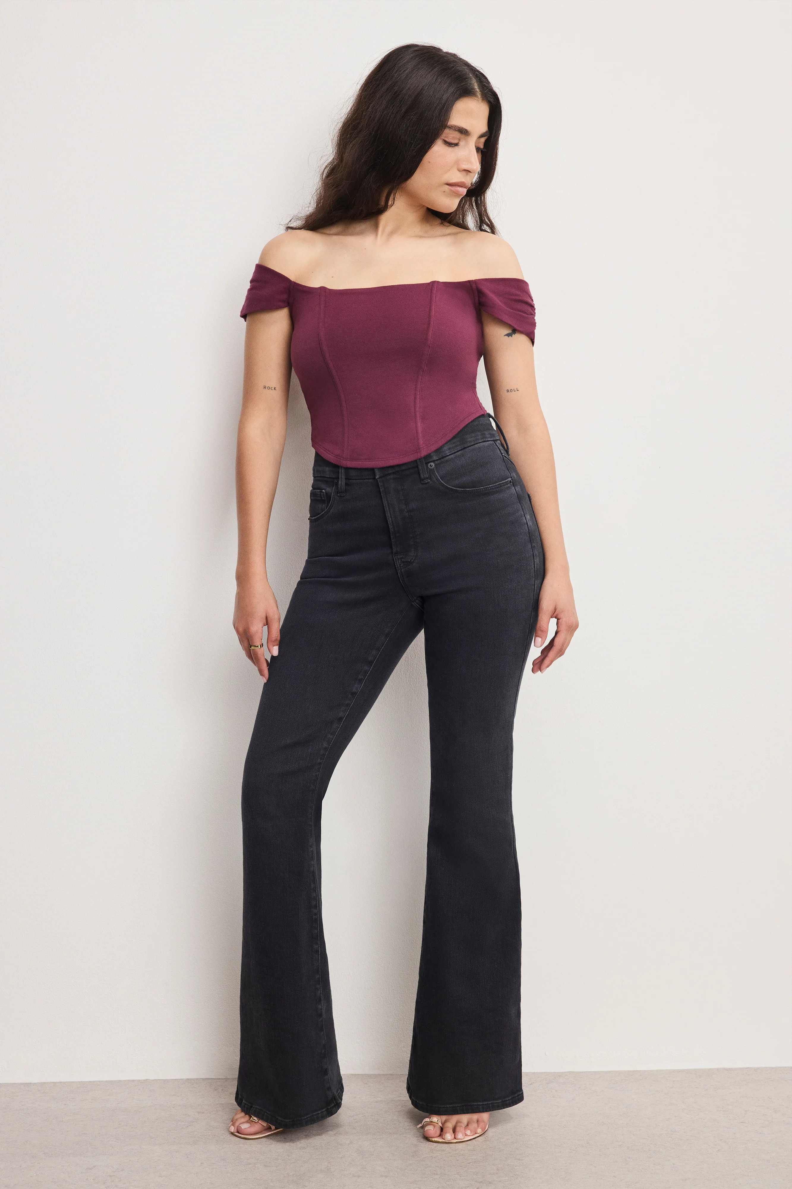 DOLLY JOLEANS PETITE FLARE JEANS | BLACK391 - GOOD AMERICAN | Good American