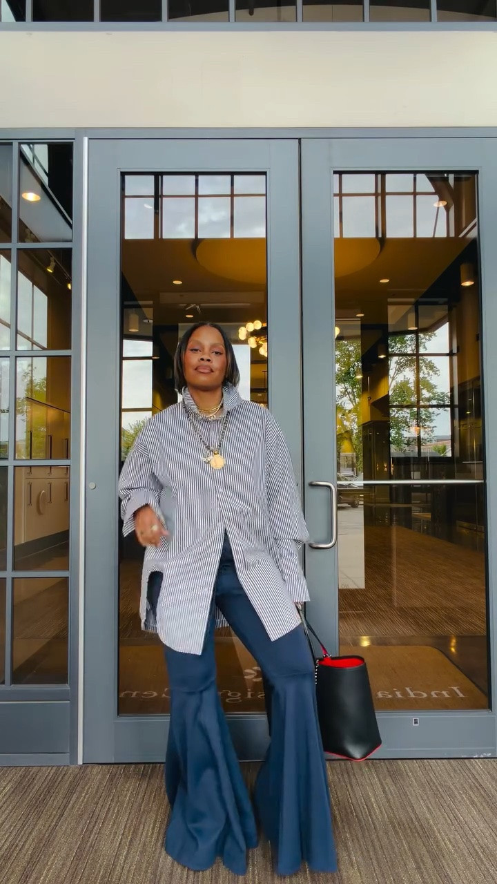 Breaking out the flares! I love this layered easy lewk! What y’all think?
•
•
Style over forty, easy style, flare pants, workwear style