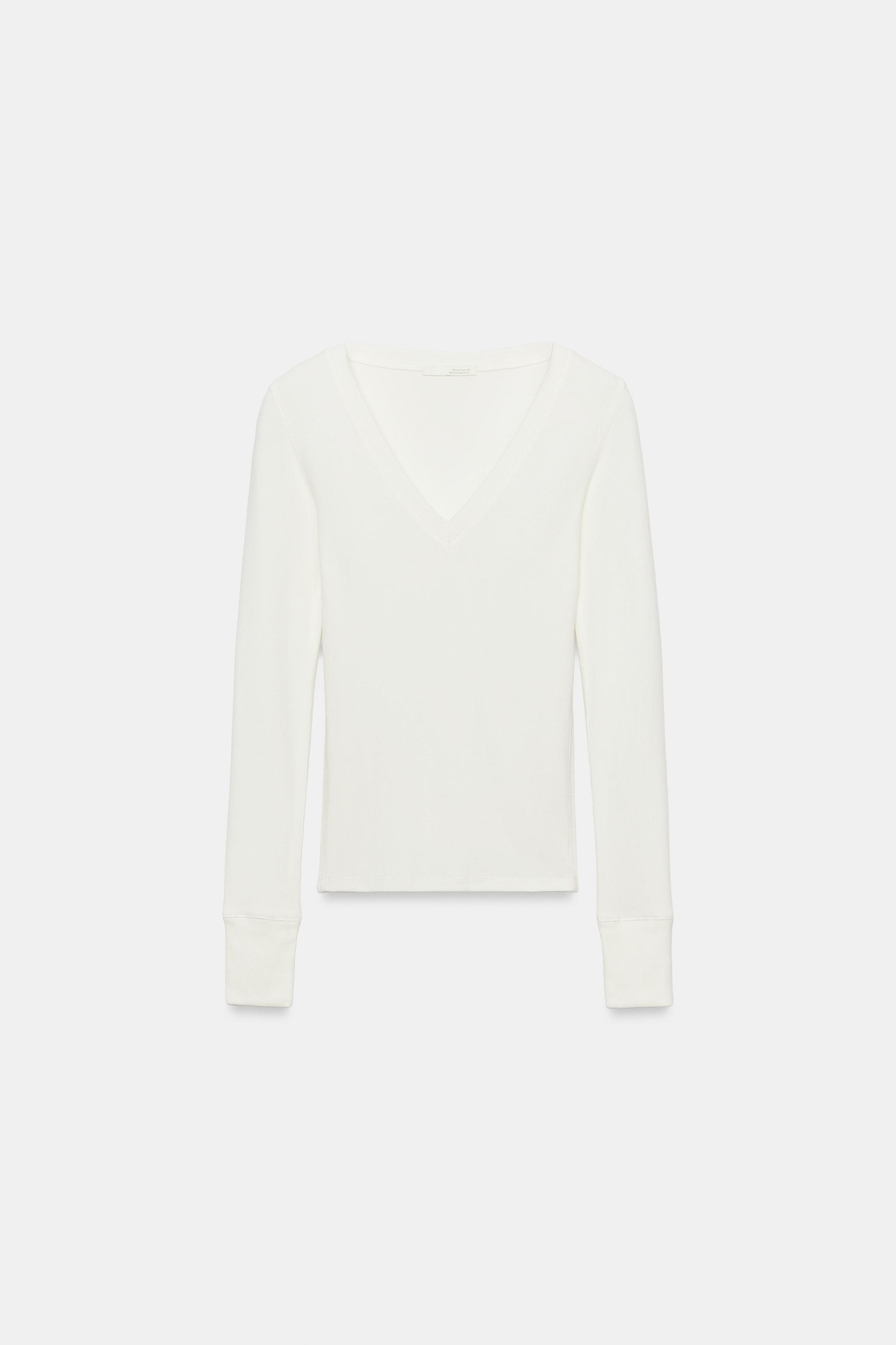 SLIM FIT - V-NECK - REGULAR LENGTH - LONG SLEEVE T-shirt crafted from a cotton blend yarn. Featur... | Zara UK