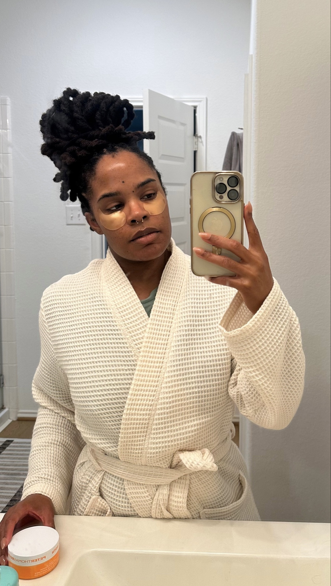 I get the appeal if eye patches now. It feels nice. Like a like something special.

#LTKFindsUnder100 #LTKBeauty