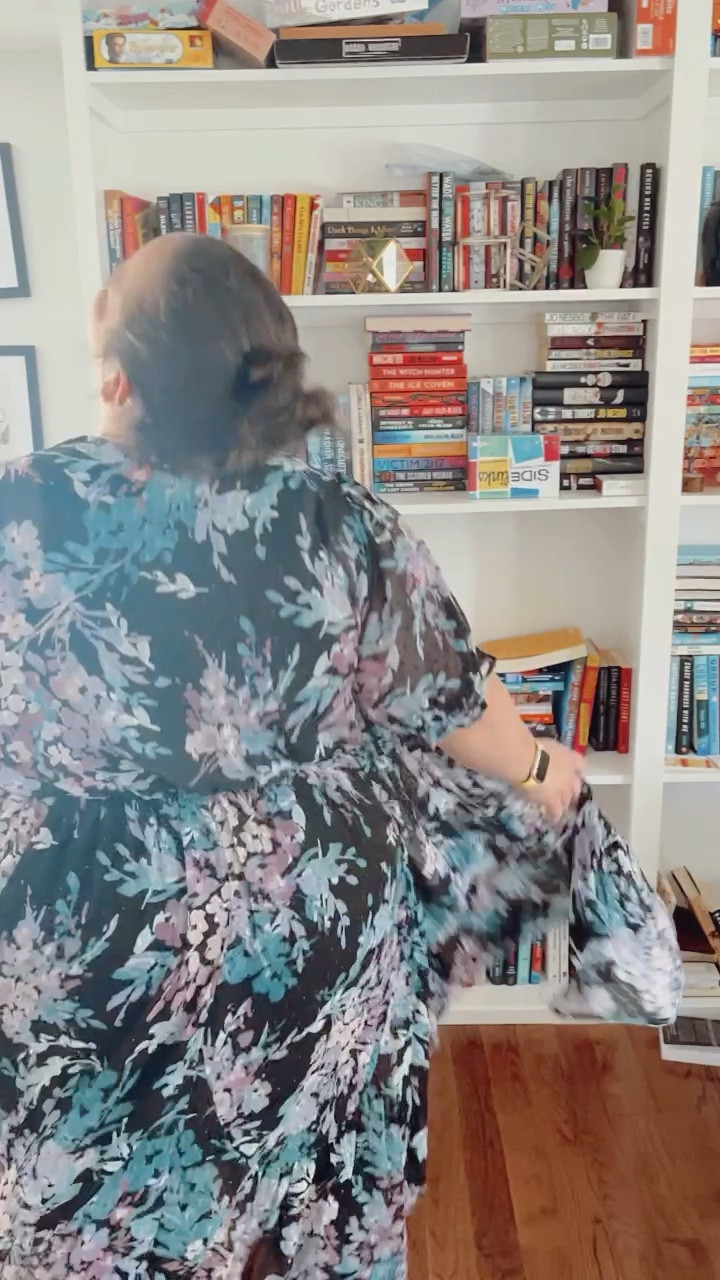 Plus-size outfit, plus-size jeans, plus-size summer outfit, reading room, reading nook, bookshelves, books, reading chair, floral wrap, floral kimono, black jeans, ootd, outfit of the day, ootd video, outfit of the day video, style video, video clip

#LTKhome #LTKstyletip #LTKcurves