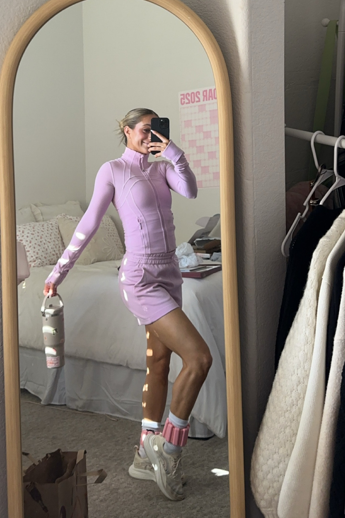 Lululemon + some apl’s never fail for a Saturday uniform 💝