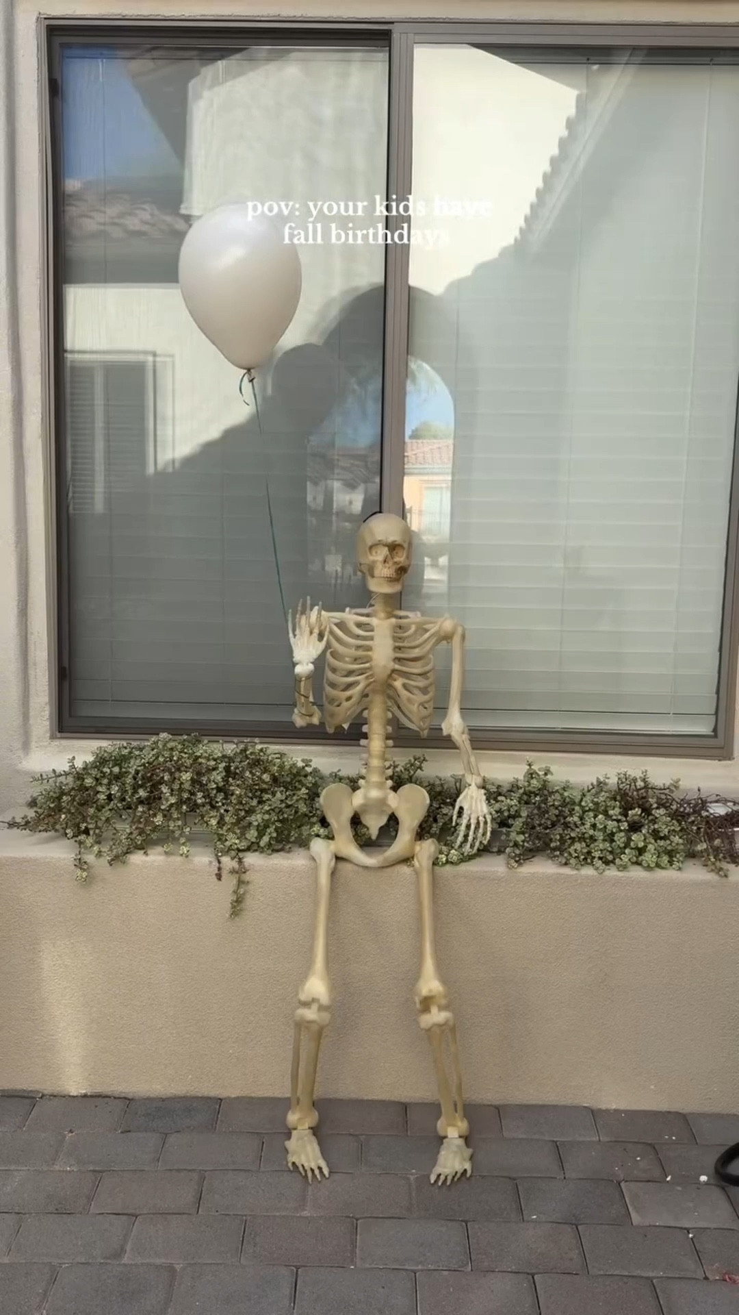 My favorite last minute idea before the party started 💀 #birthdayparty #birthdayideas #birthdaydecor #birthdaydecoration #momsoftiktok #halloweendecor