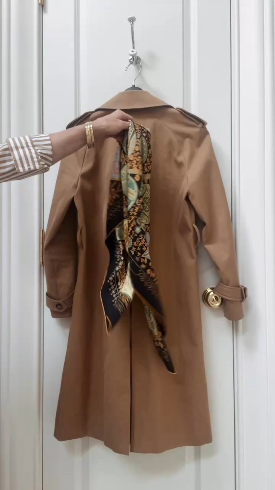 Trench coat styling tip 

#LTKSeasonal #LTKStyleTip