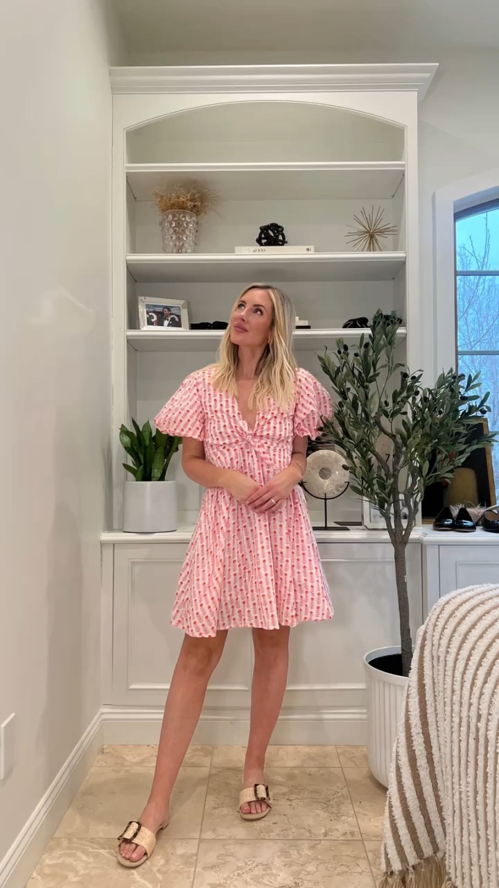 Adorable mini dress - day dress - beach dress. 

Resort dress
Maxi dress
Wedding guest dress
Spring break dress 