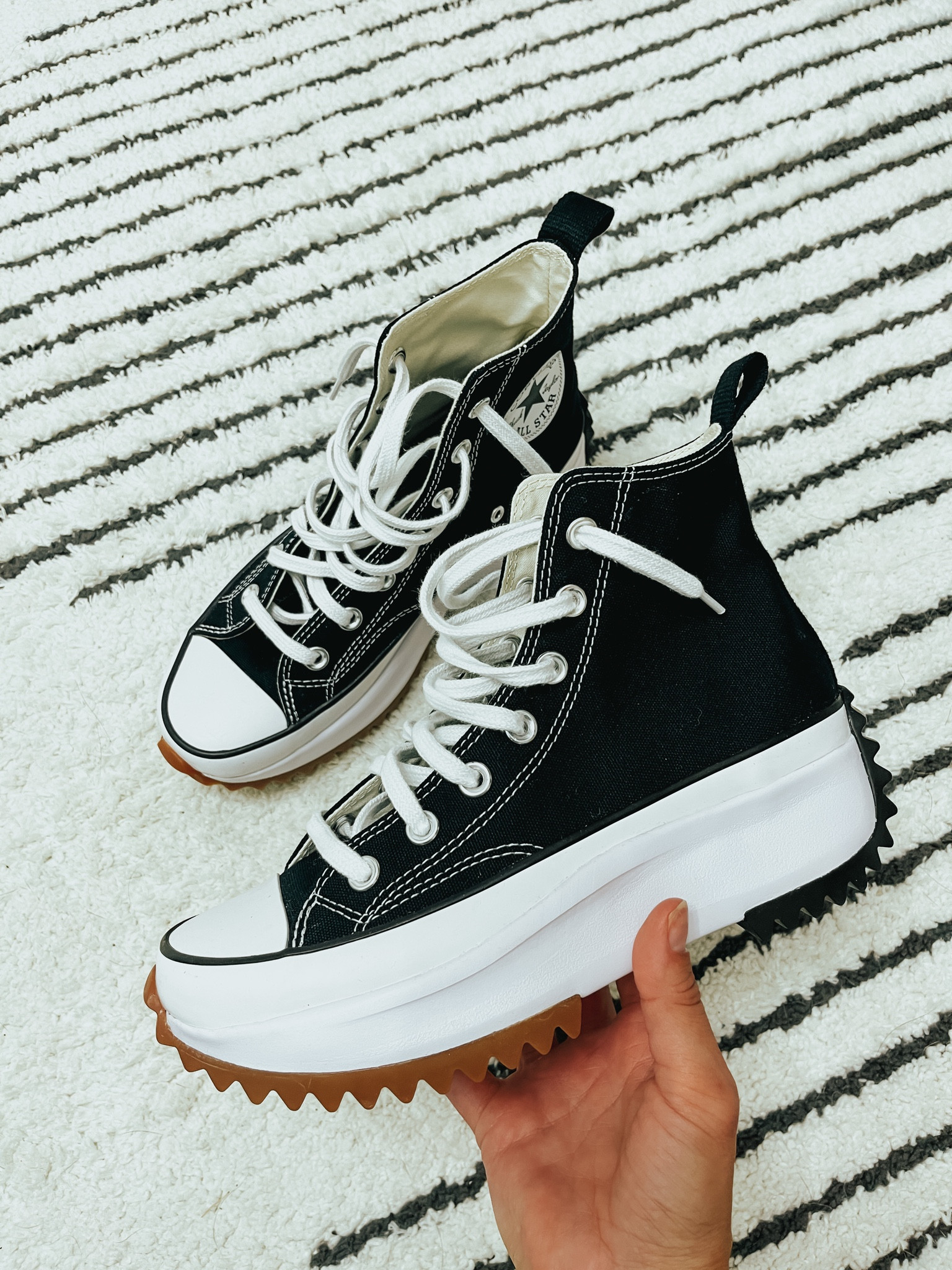 Platform converse
Womens sneakers 
Platform sneakers
Fall fashion 
Neutral sneakers 

#LTKshoecrush #LTKSeasonal #LTKstyletip