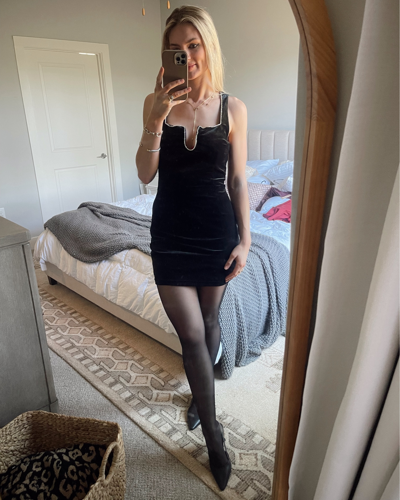 Holiday party & New Year’s Eve looks from cupshe! 

Dresses- size small
Tights- size medium 

Nye outfit, Christmas dress, party outfit, Christmas outfit, sequin dress, birthday outfit, sparkly dress 

#LTKFindsUnder50 #LTKParties